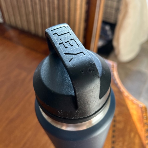 YETI Matte Navy Insulated Bottle - Picture 2 of 3